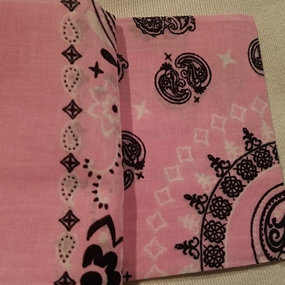 NWOT 3/$10 Classic pink, black and white bandana - Picture 4 of 6